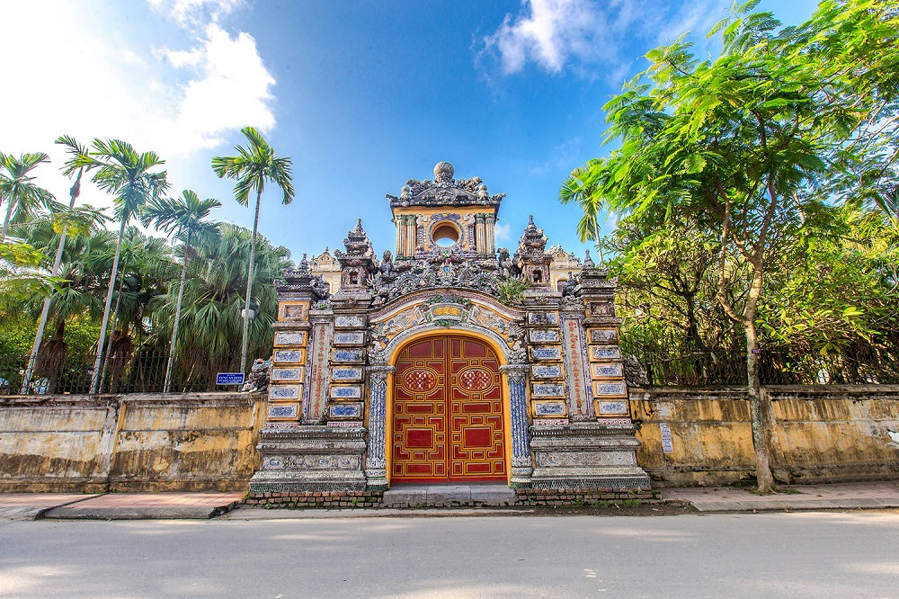 Cổng chính Cung An Định 
